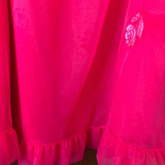 Vintage 1970s Magenta Embroidered Babydoll Nightgown size S/M - Picture 4 of 6